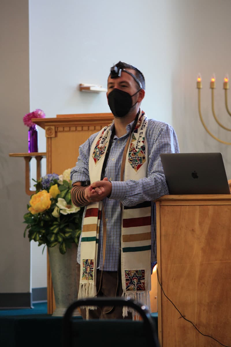 Rabbi Nathan leaning on the Torah table